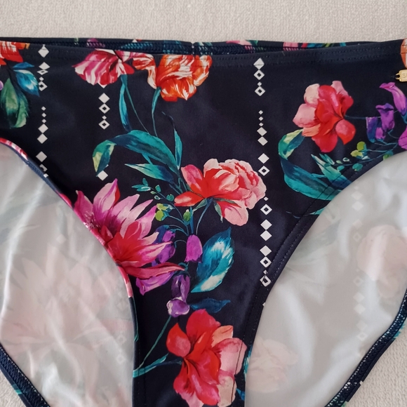 VENUS Floral Drop Bikini Bottom, size M - Picture 3 of 11